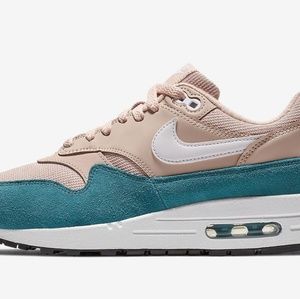 Nike Air Max 1 Women's Shoe